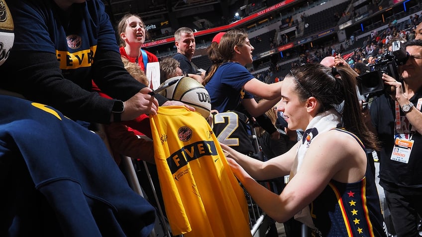 Caitlin Clark signs autographs