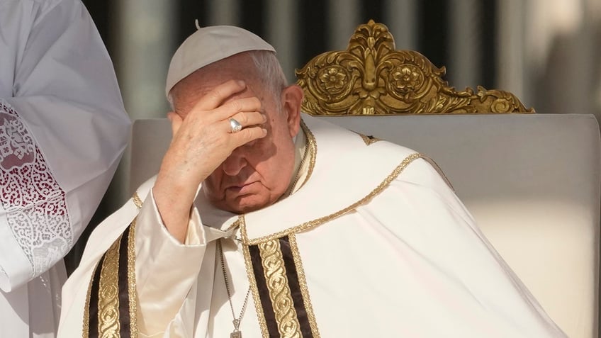 whoopi goldberg gives pope francis sister act paraphernalia in vatican meeting