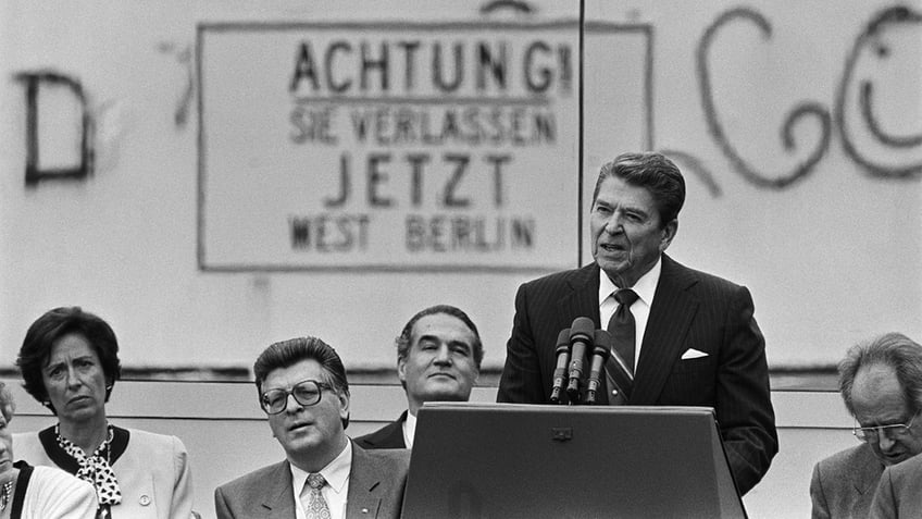 Reagan at Berlin Wall