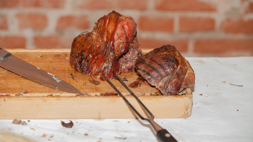 Leftover steak on a carving board at a wedding.