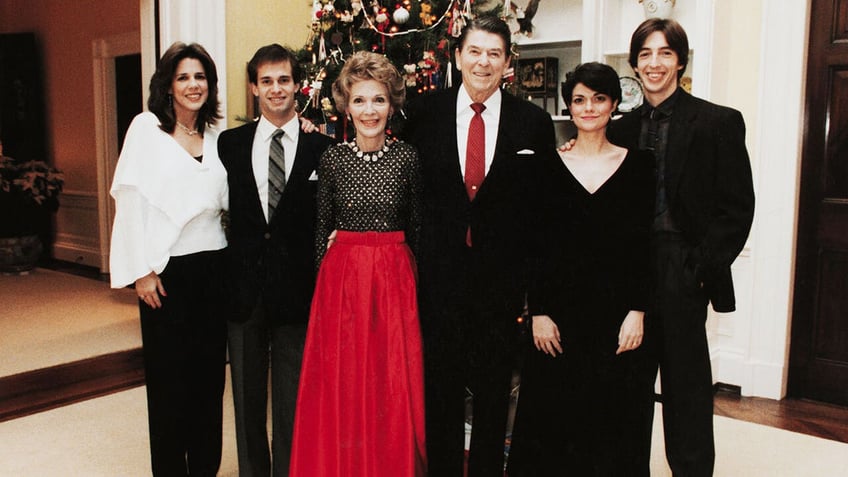 Patti Davis, Paul Grilley, First Lady Nancy Reagan, President Ronald Reagan, daughter-in-law Doria, and son Ron.