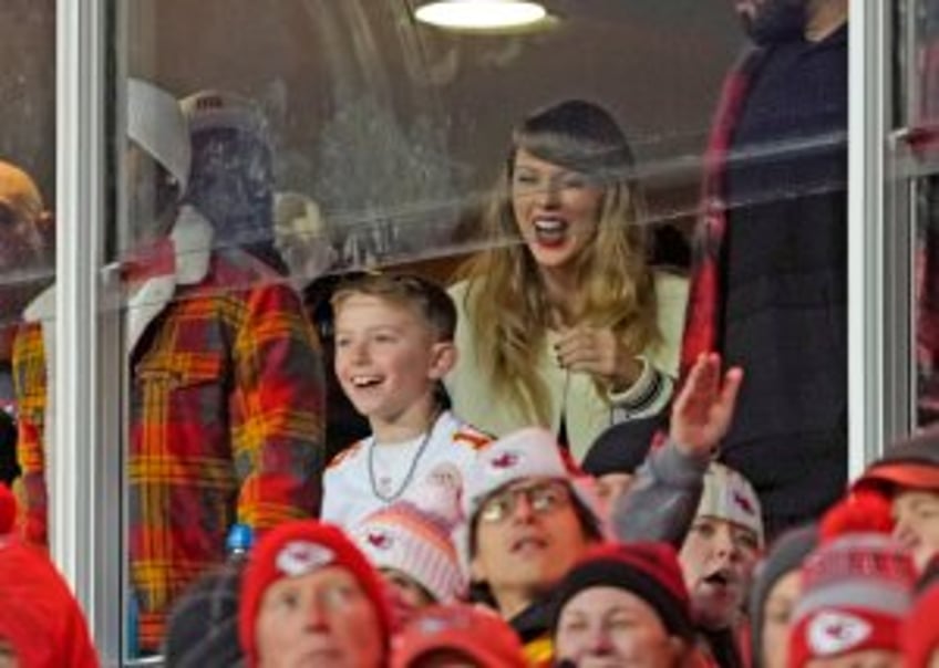 Wife of 49ers star, who created Taylor Swift jacket, gets NFL licensing deal