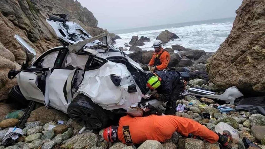 Tesla crash off Devil's Slide