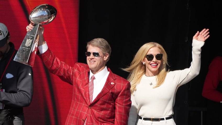 Clark Hunt lifts trophy alongside his wife, Tavia