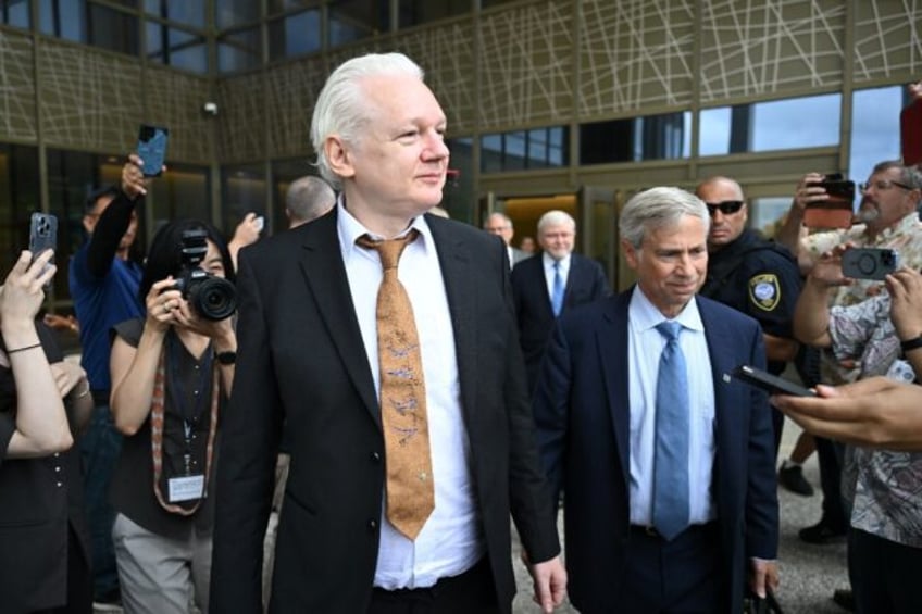 WikiLeaks founder Julian Assange left the court without addressing the press