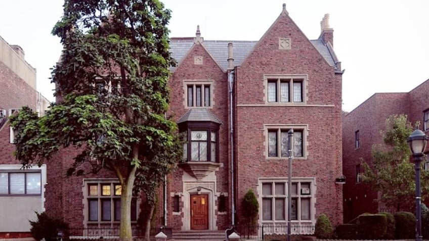 Exterior of World Headquarters of the Chabad-Lubavitch Hasidic movement