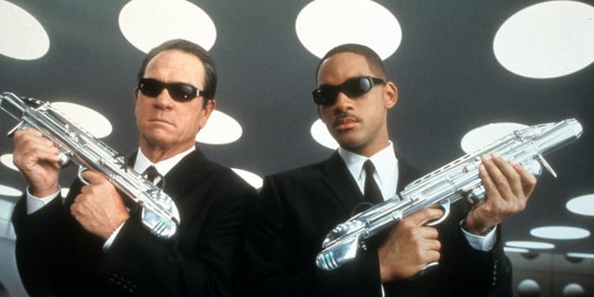 will smith says steven spielberg sent a helicopter to convince him of men in black role had me at hello