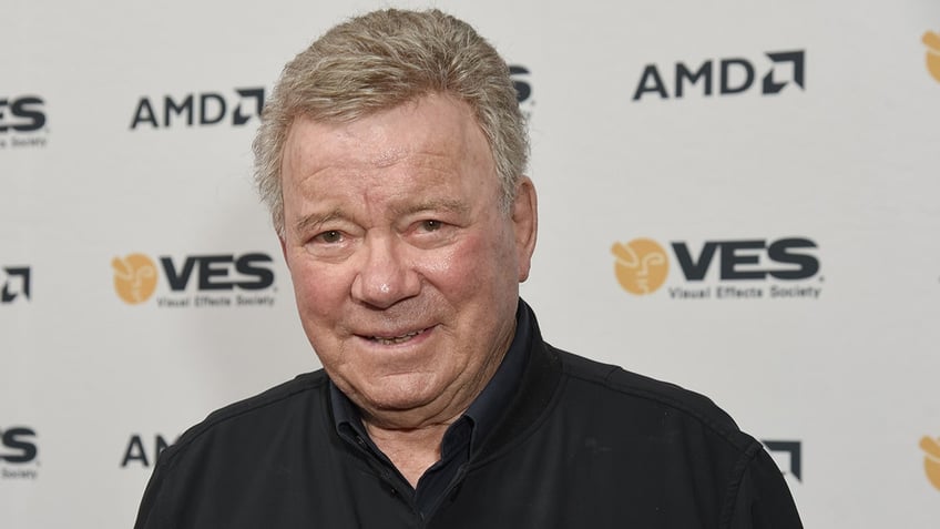 william shatner says doing more star trek an intriguing idea