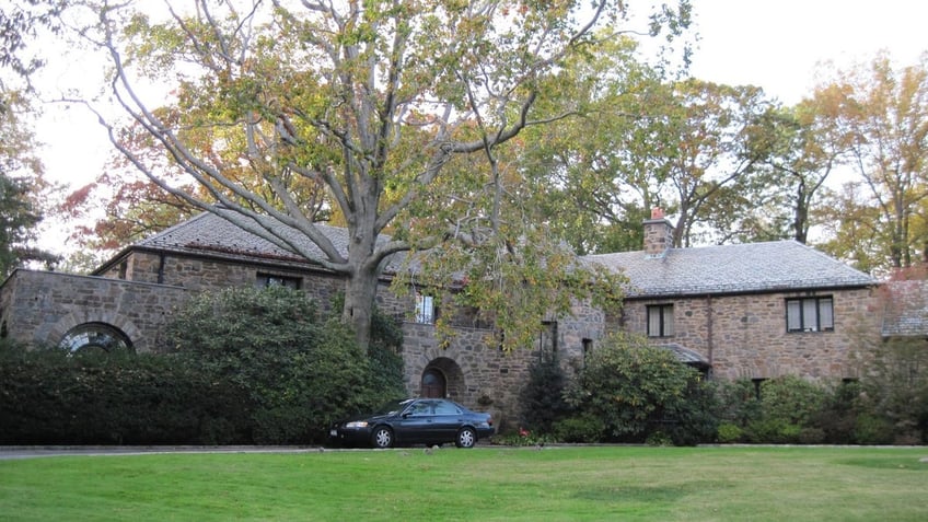 Willie Mays bought this home in New Rochelle in 1960 after racist housing practices in San Francisco following the Giants' move from the Big Apple to the Bay Area. 