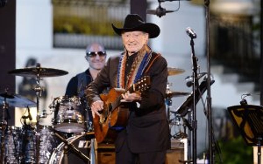 Willie Nelson recruits Bob Dylan for 'Outlaw Music Festival' tour