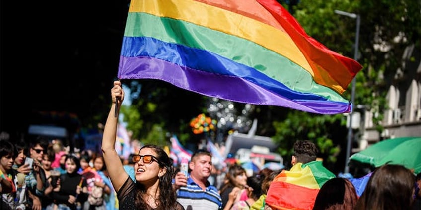 wisconsin street preacher arrested after protesting at drag event for families viral video shows