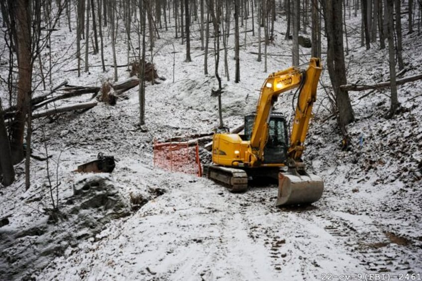 witnesses to fbi hunt for civil war gold describe heavily loaded armored truck signs of a night dig