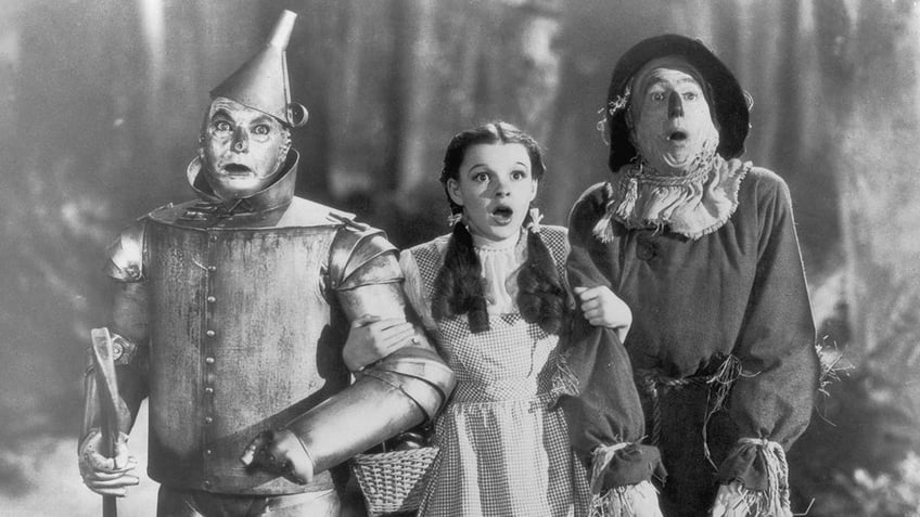 wizard of oz star judy garlands crippling insecurities a huge demon she couldnt put to rest author