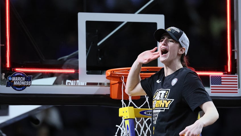 Caitlin Clark cuts down net