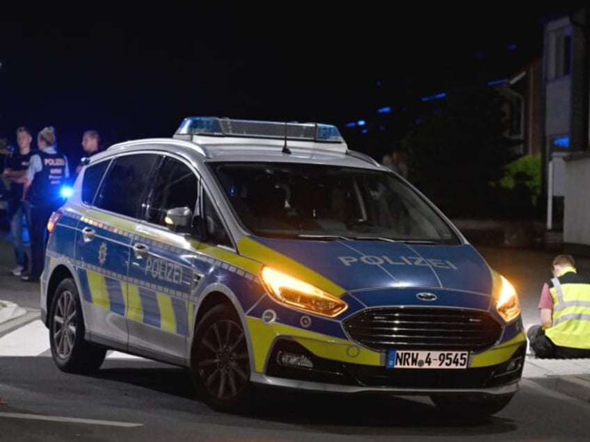 28 August 2024, North Rhine-Westphalia, Recklinghausen: A police car blocks a road. A susp