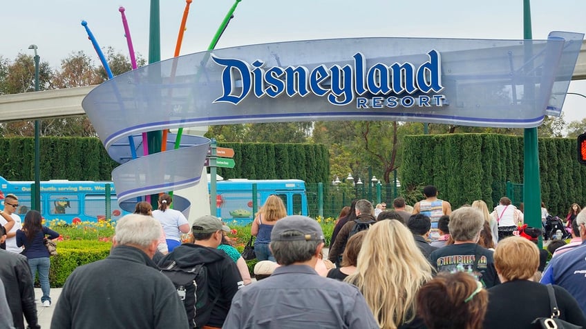 Disneyland iStock sign