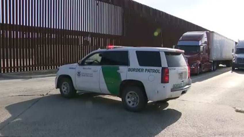 woman dies after falling from us mexico border wall officials say