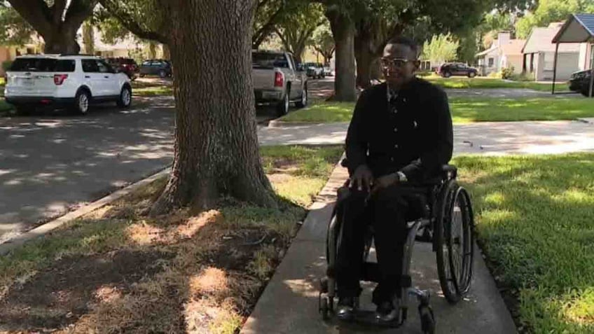 woman pulls paralyzed texas man from burning car she was his angel