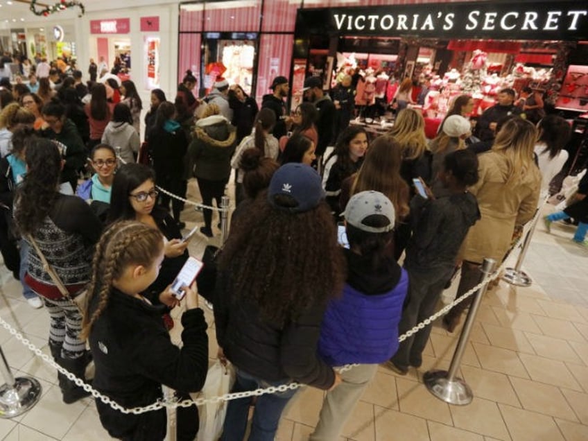 women call to boycott victorias secret after apology to transgender male over alleged dressing room treatment