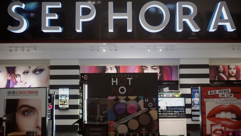 image of the entrance of a sephora location