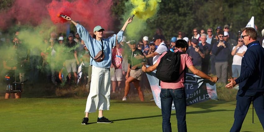 womens british open runner up blasts climate protesters after 17th hole disruption what a bunch of idiots