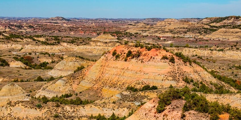 workers make headway on theodore roosevelt presidential library in north dakotas badlands