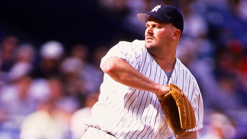 David Wells pitches