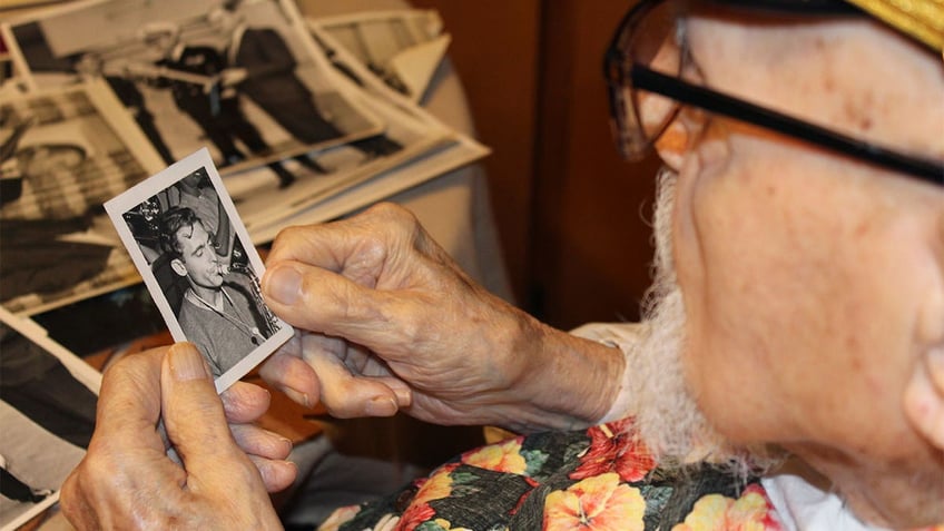 world war ii veteran 103 returns to pearl harbor 82 years after japans attack to honor fallen comrades