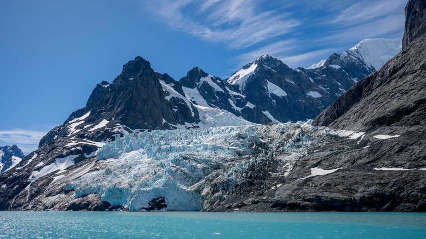 worlds biggest iceberg starts moving for first time in decades and it could cause some serious problems