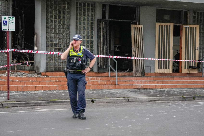 worshippers flee as arson attack sets melbourne synagogue ablaze