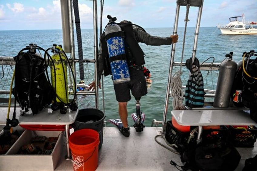 wounded us veterans accept new mission healing coral reefs