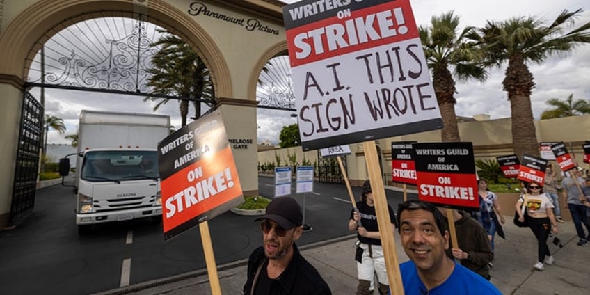 writers strike forces liberal late night shows off air for three months critics say people just dont care