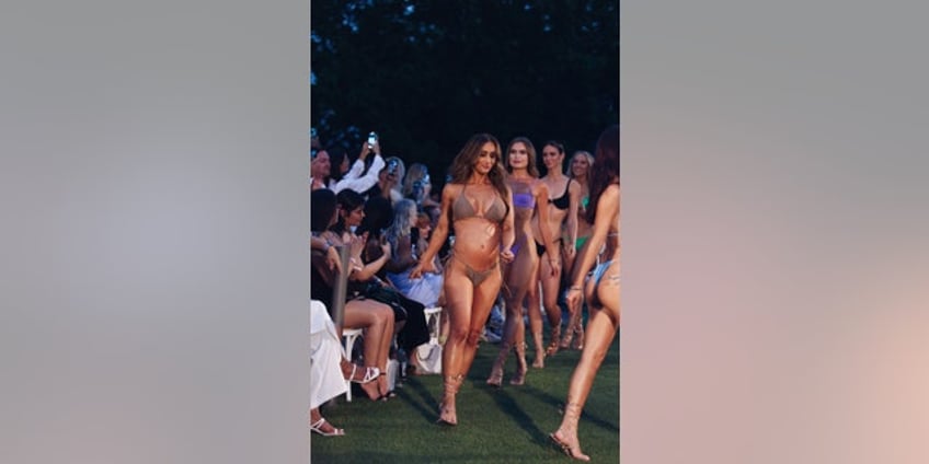 wwe star struts miami catwalk while pregnant theres no shame in it