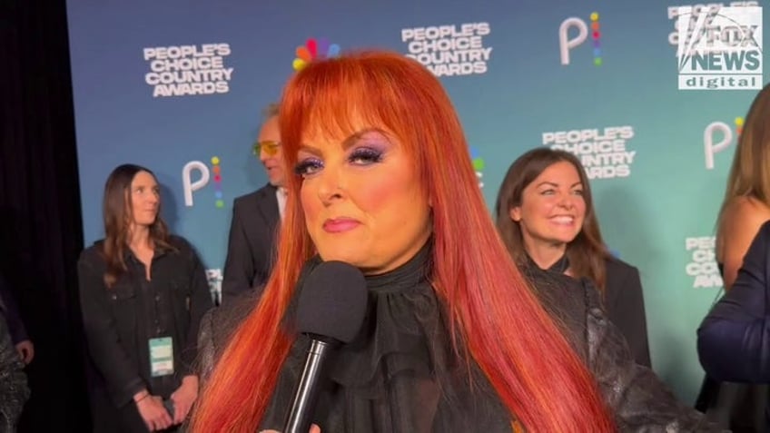 wynonna judd recalls moment she held mother naomi in her arms after suicide i love you mom