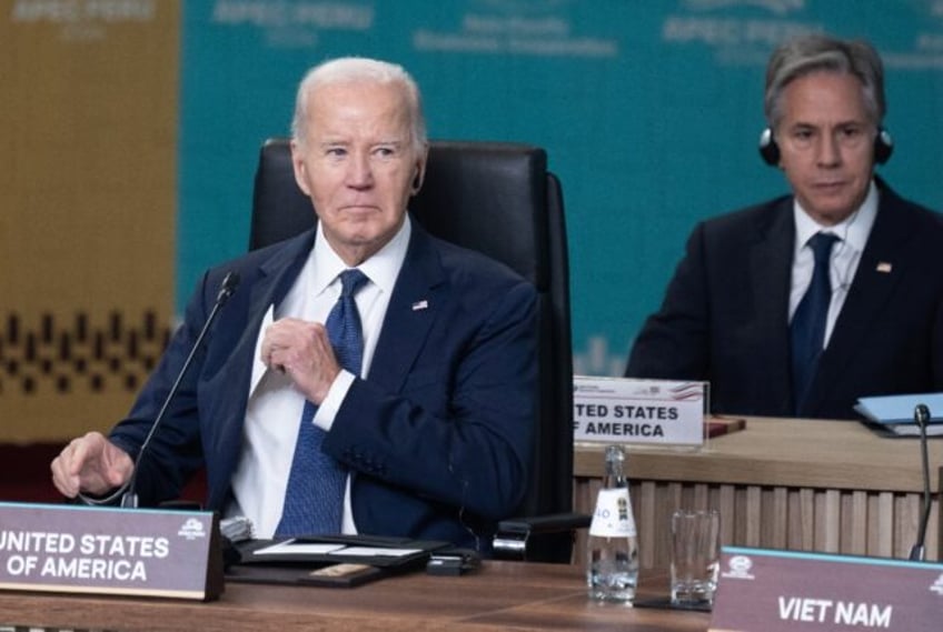 US President Joe Biden (L) and Secretary of State Antony Blinken at the Asia-Pacific Econo