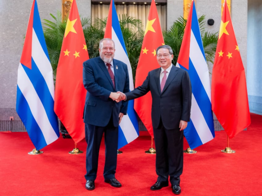 xi jinping meets good comrades from cuba to heighten strategic ties