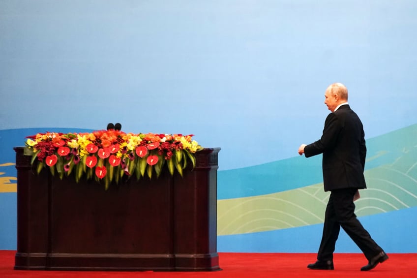 xi jinping vladimir putin hold 2 hour friendship meeting over tea in beijing