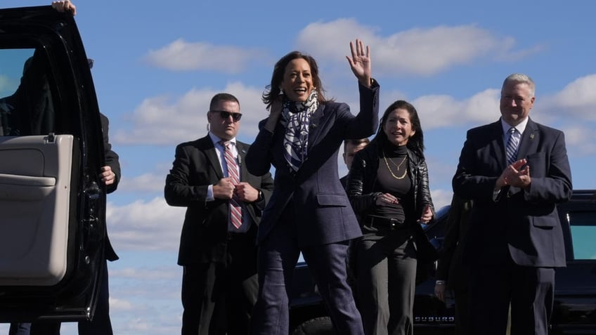 Harris arrives in New Jersey