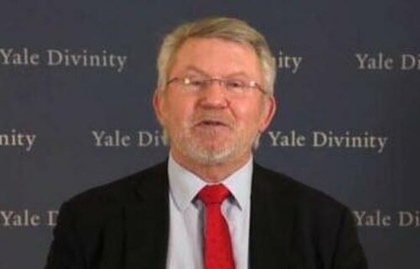 yale dean emails everyone anti trump essay i know you share my concern