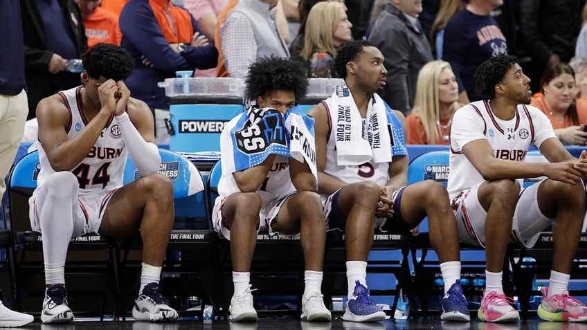 Auburn players on the bench