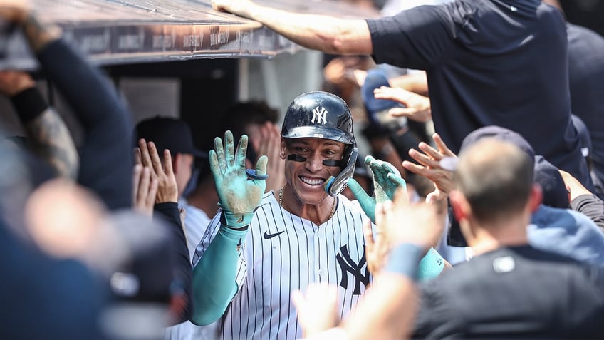 Aaron Judge celebrates with teammates