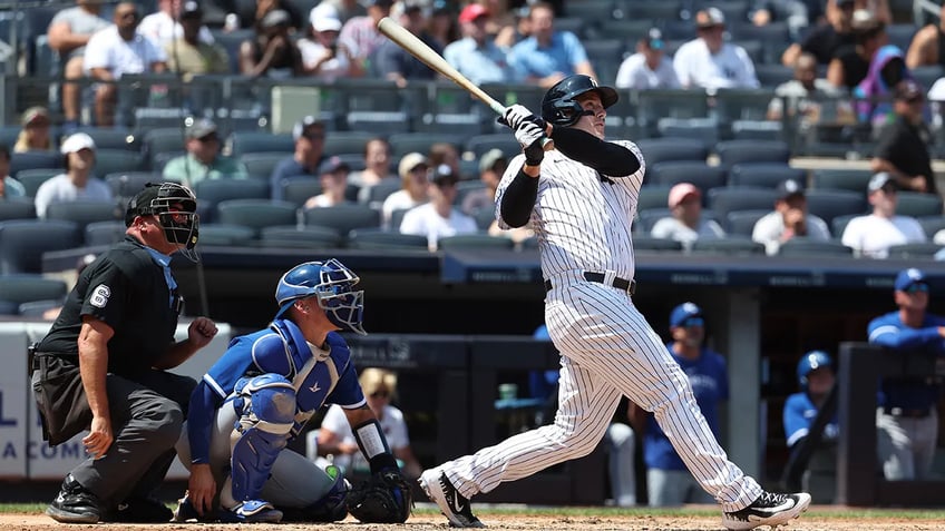 yankees anthony rizzo gets silent treatment from teammates after breaking worst slump of career