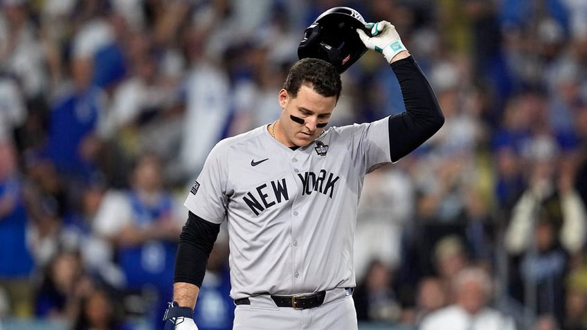 Anthony Rizzo tosses helmet