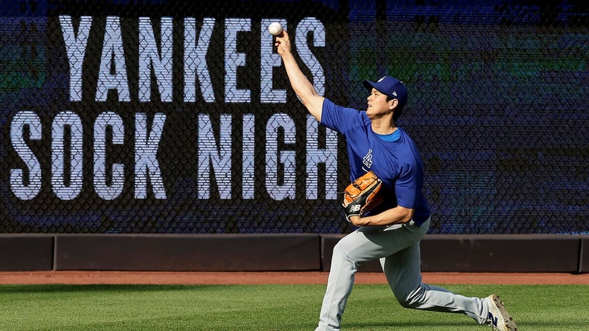 Ohtani throwing