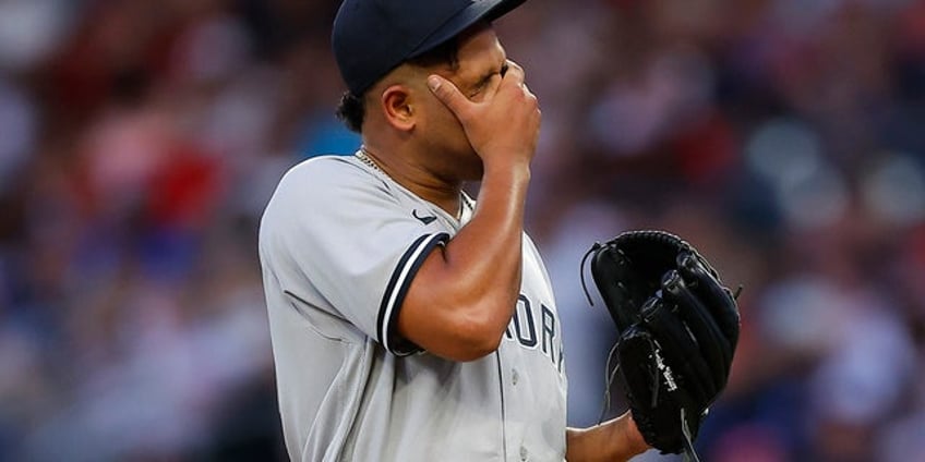 yankees hit rock bottom as they go under 500 in august for first time in almost 30 years