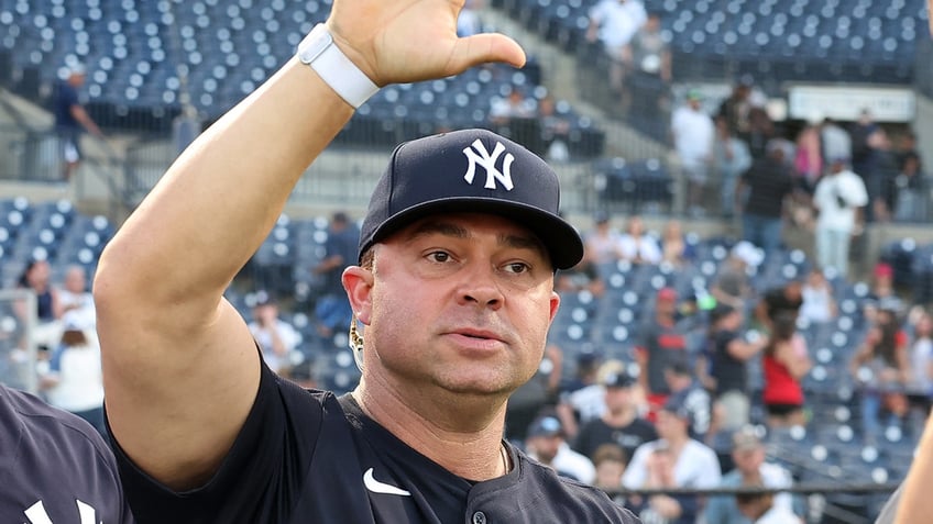 Nick Swisher high five