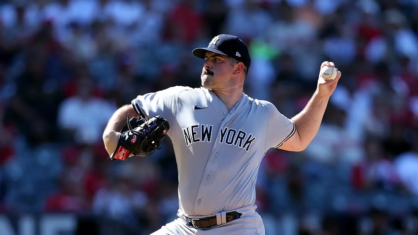 yankees pitcher mocks jeering fan base in just his third start with team