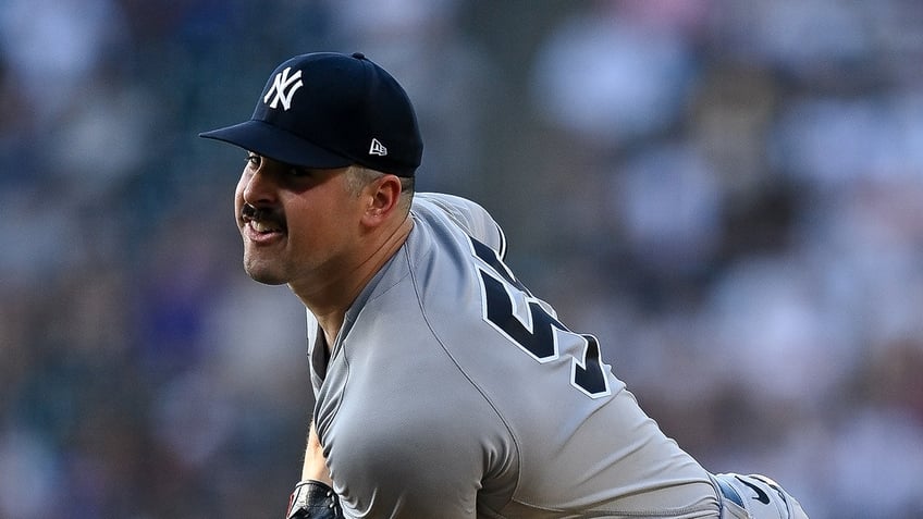 yankees pitcher mocks jeering fan base in just his third start with team