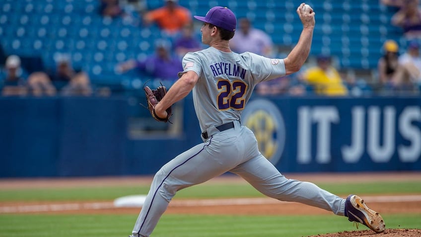 Eric Reyzelman throws pitch