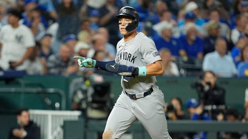 Aaron Judge scores run